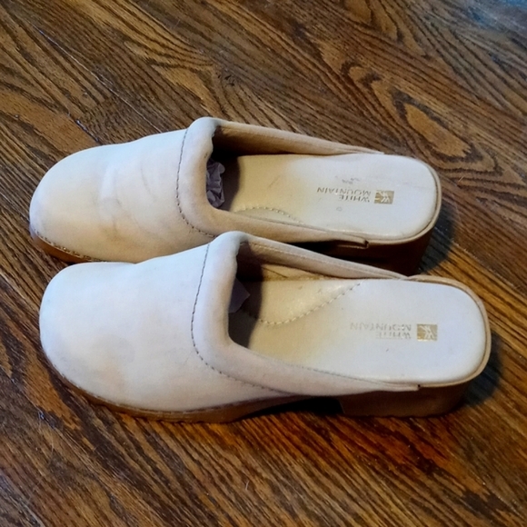 White Mountain Brand Suede Buff Color Clogs Nurse Shoes, Dental Hygienist 7 1/2 - Picture 2 of 4